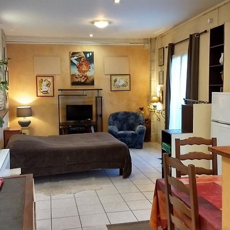 Logement Tranquille Et Frais Proche Gare Au Rdc Saumur Exteriér fotografie