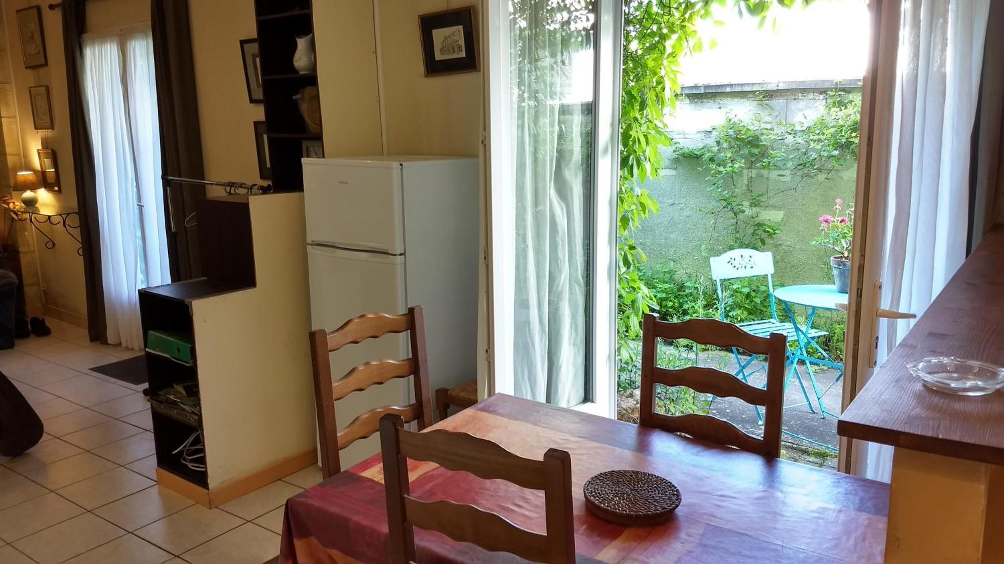 Logement Tranquille Et Frais Proche Gare Au Rdc Saumur Exteriér fotografie