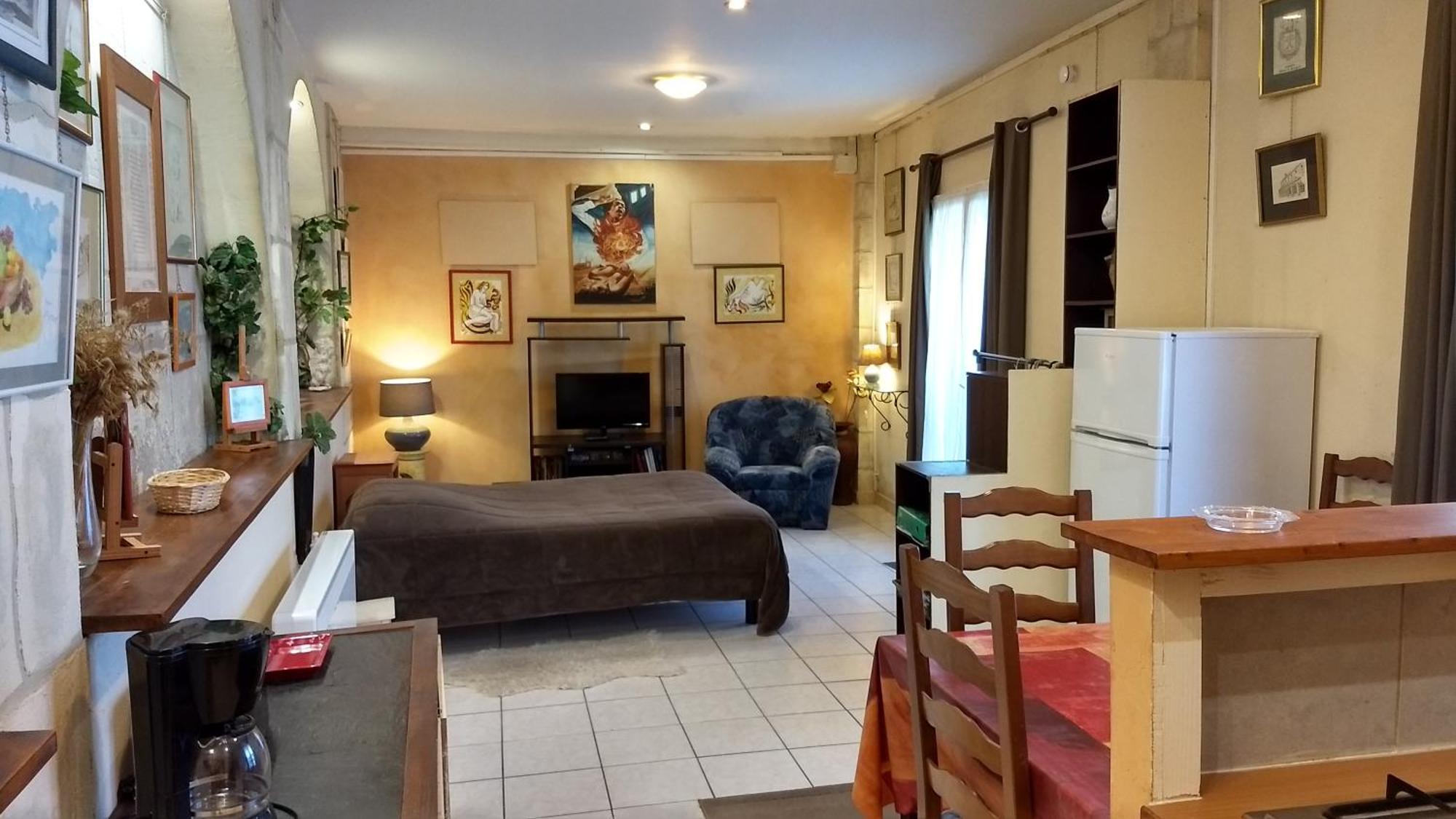 Logement Tranquille Et Frais Proche Gare Au Rdc Saumur Exteriér fotografie